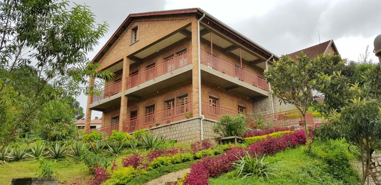 Hotel Lovasoa 4C Antsirabe Esterno foto