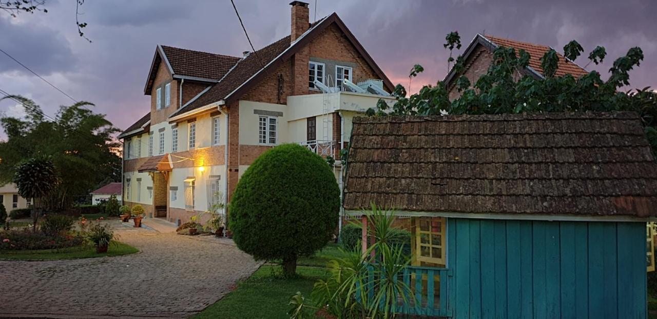 Hotel Lovasoa 4C Antsirabe Esterno foto